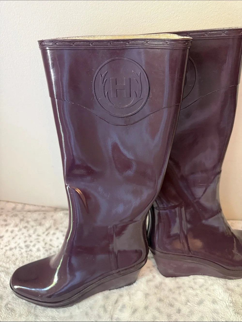 Hunter Wedge Rain Boots in Dark Plum